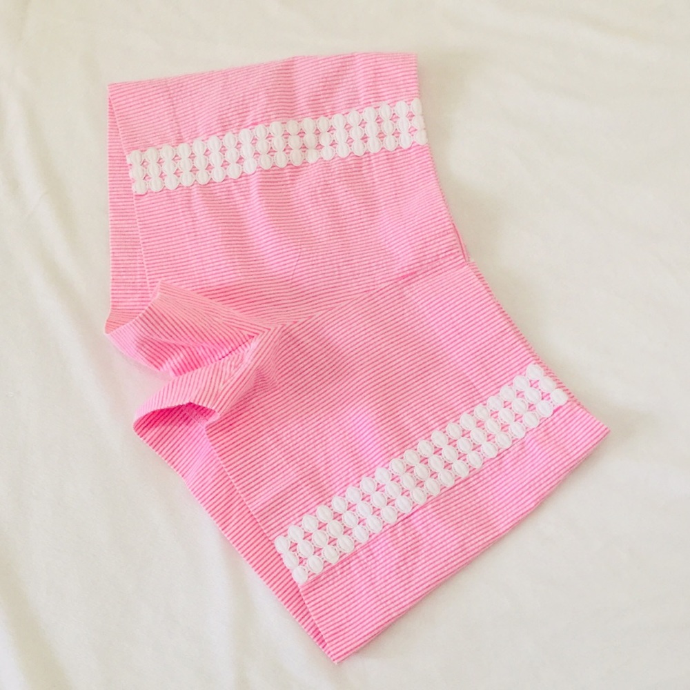 Like New🌸Lilly Pulitzer Liza Seersucker Shorts - Picture 5 of 8